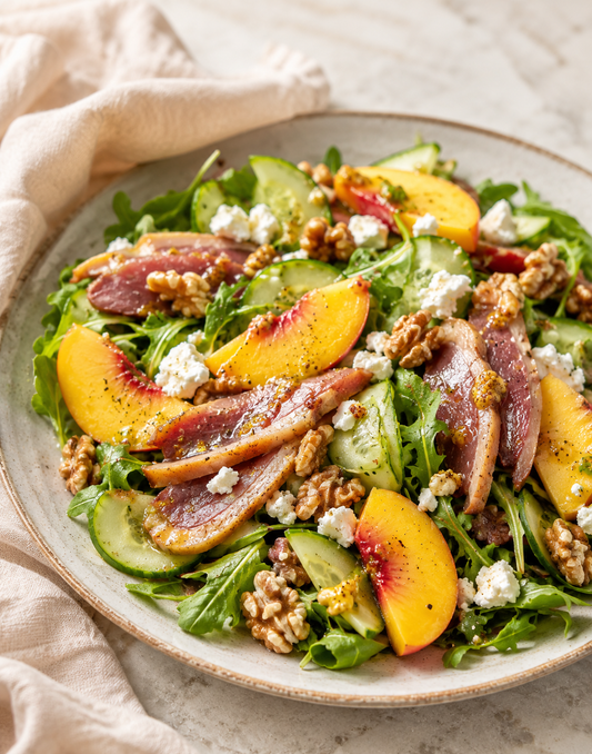SALADE CROUSTILLANTE CANARD FUMÉ PÊCHES & NOIX